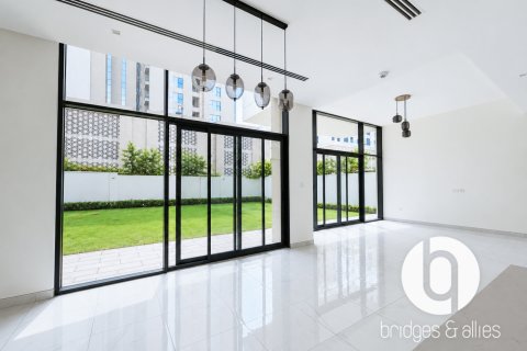 Villa til leie i Al Furjan, Dubai, Emiratene 4 soverom, 52 kvm Nr. 726151 - Foto 2