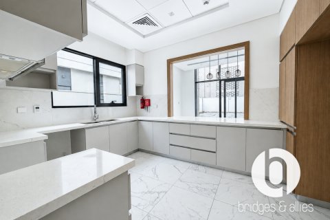 Villa til leie i Al Furjan, Dubai, Emiratene 4 soverom, 52 kvm Nr. 726151 - Foto 6