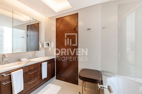 Apartment in Downtown Dubai (Downtown Burj Dubai), Dubai, UAE 3 bedrooms, 187.76 sq.m. № 768151 - photo 19