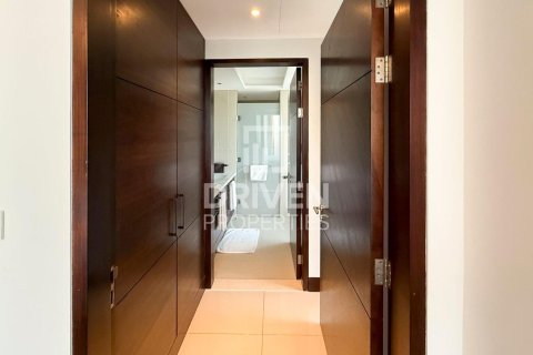 Apartman u Downtown Dubai (Downtown Burj Dubai), Dubai, UAE 3 spavaćih soba, 187.76 m2 Br. 768149 - fotografija 12