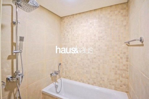 Apartmen di Jumeirah Golf Estates, Dubai, UAE 2 bilik tidur, 134 meter persegi № 626125 - foto 11