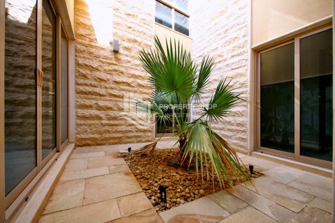فيلا للبيع في Al Raha Gardens، أبو ظبي، الإمارات العربية المتحدة 5 غرفة نوم ، 389 متر مربع ، رقم 716332 - صورة 16