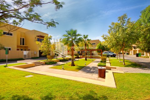 فيلا للبيع في Al Raha Gardens، أبو ظبي، الإمارات العربية المتحدة 5 غرفة نوم ، 389 متر مربع ، رقم 716332 - صورة 1