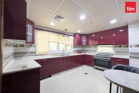 Снять в аренду виллу в Дубай, ОАЭ 4 спальни, 501.5м2, № 700000 - фото 6