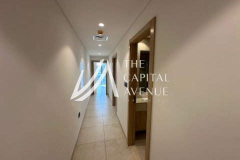 Townhouse in Al Salam Street, Abu Dhabi, UAE 3 bedrooms, 147 sq.m. № 604719 - photo 17