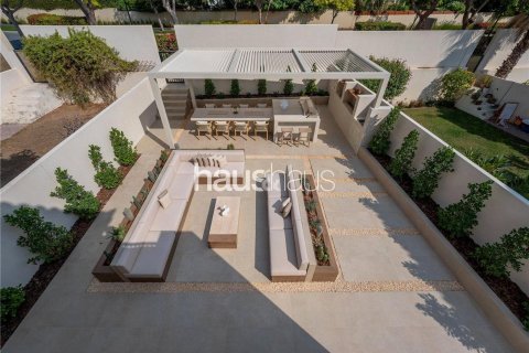 Townhouse in Arabian Ranches, Dubai, UAE 2 bedrooms, 181 sq.m. № 625340 - photo 1