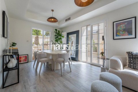 Townhouse in Arabian Ranches, Dubai, UAE 2 bedrooms, 181 sq.m. № 625340 - photo 6