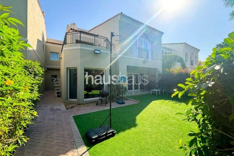 Müüa ridamaja asukohaga Motor City, Dubai, AÜE: 3 magamistoaga, 400 m² Nr 625341 - pilt 1