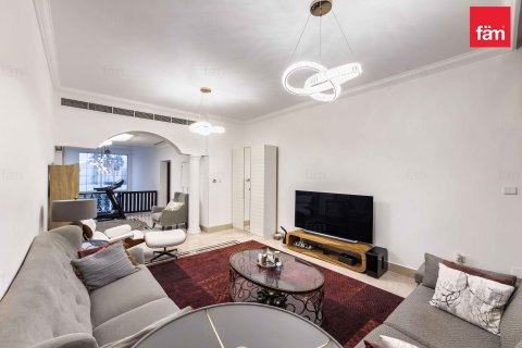 Зняти в оренду віллу в Аль-Барша, Дубай, ОАЕ 5 спалень, 1399.8м2, № 682085 - фото 1