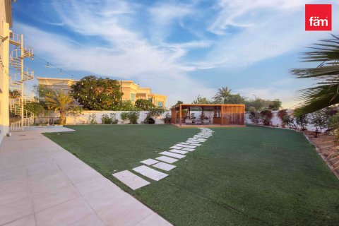 Зняти в оренду віллу в Аль-Барша, Дубай, ОАЕ 5 спалень, 1399.8м2, № 682085 - фото 2