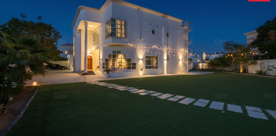 Villa à Al Barsha, Dubai, EAU: 5 chambres, 1399.8 m2 № 682085