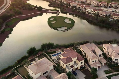 Villa in Dar Global Villas in Jumeirah Golf Estates, Dubai, UAE 5 bedrooms, 262.0 sq.m. № 574039 - photo 6