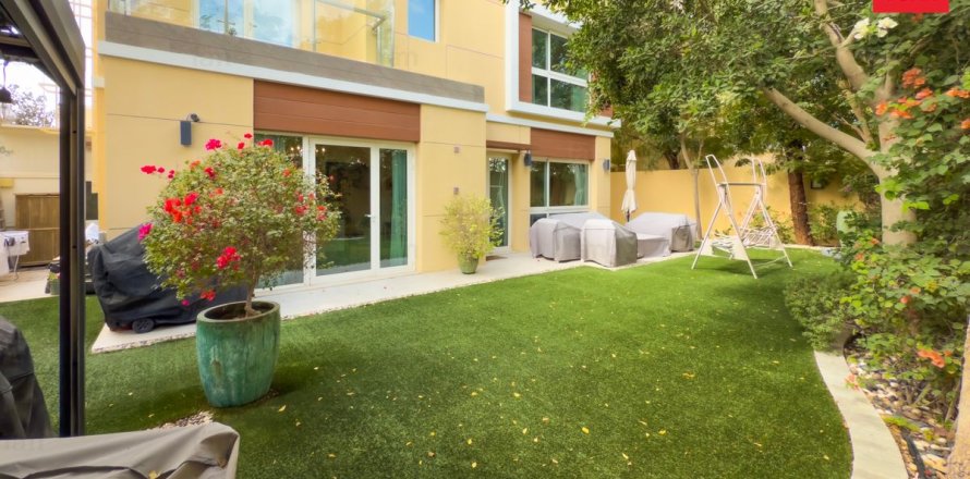 Villa Al Barsha, Dubaijā, AAE 4 istabas, 435.2 m2 Nr. 694265