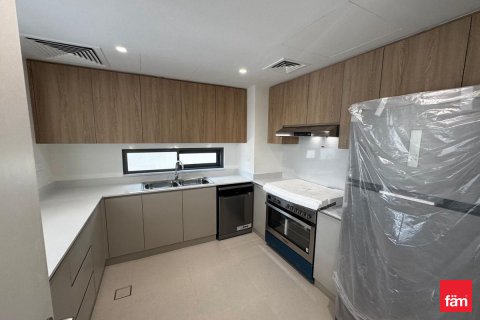 Villa till försäljning i Dubai, UAE 4 sovrum, 252 kvm Nr. 694263 - fotografi 3