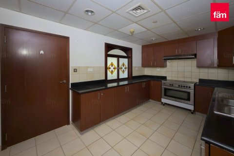 Lägenhet till försäljning i Dubai, UAE 4 sovrum, 260.6 kvm Nr. 720298 - fotografi 18