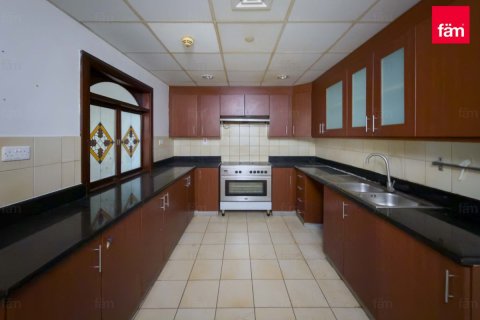 Lägenhet till försäljning i Dubai, UAE 4 sovrum, 260.6 kvm Nr. 720298 - fotografi 15