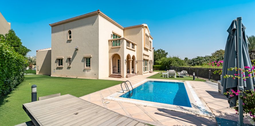 Vila v Jumeirah Islands, Dubai, SAE 4 spálne, 488 m2 č. 696012