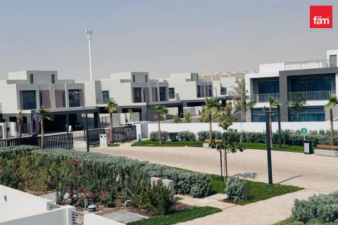 Villa till försäljning i Dubai, UAE 5 sovrum, 371.4 kvm Nr. 723057 - fotografi 16