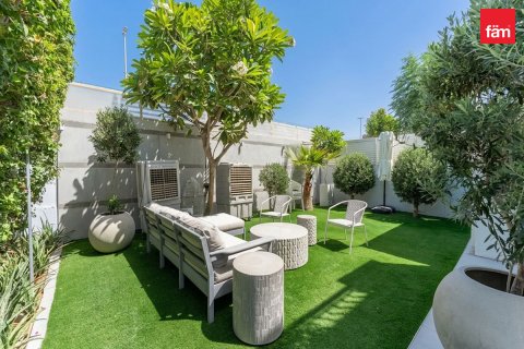 Vila u gradu Dubai, UAE 2 spavaće sobe, 236.4 m2 Br. 723056 - Slika 3