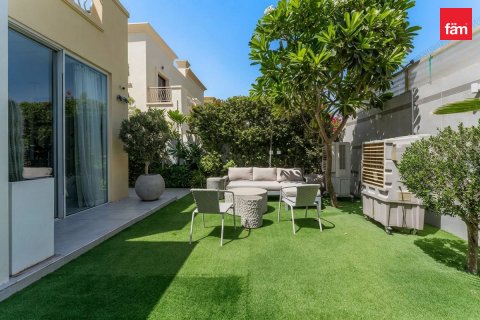 Vila u gradu Dubai, UAE 2 spavaće sobe, 236.4 m2 Br. 723056 - Slika 2