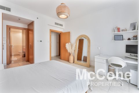 Apartment in The Views, Dubai, UAE 2 bedrooms, 123.93 sq.m. № 587344 - photo 11