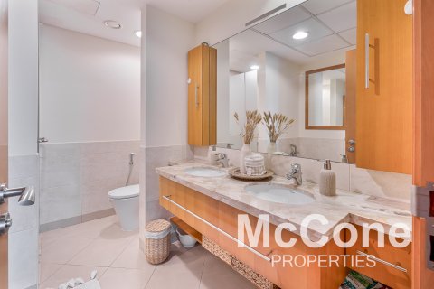 Apartment in The Views, Dubai, UAE 2 bedrooms, 123.93 sq.m. № 587344 - photo 15