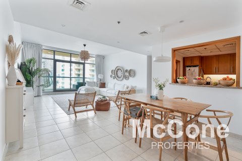 Apartment in The Views, Dubai, UAE 2 bedrooms, 123.93 sq.m. № 587344 - photo 1