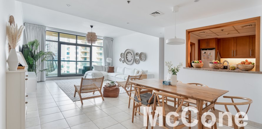 Apartment in The Views, Dubai, UAE 2 bedrooms, 123.93 sq.m. № 587344