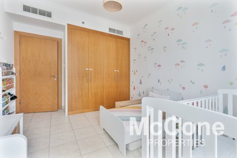 Apartment in The Views, Dubai, UAE 2 bedrooms, 123.93 sq.m. № 587344 - photo 14