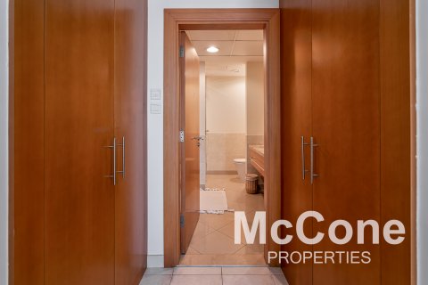 Apartment in The Views, Dubai, UAE 2 bedrooms, 123.93 sq.m. № 587344 - photo 17