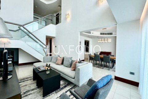 Apartament në International City, Dubai, Emiratet e Bashkuara Arabe 3 dhoma gjumi, 246 m2. № 627264 - Foto 1