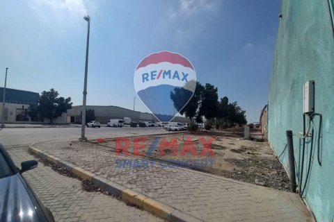 Magazinë në Mussafah, Abu Dhabi, Emiratet e Bashkuara Arabe 1485 m2. № 570244 - Foto 3