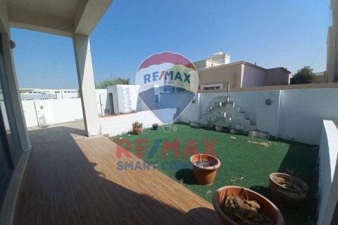 Villa in Khalifa City, Abu Dhabi, UAE 420 sq.m. № 570242 - photo 1