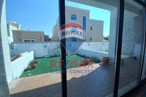 Villa in Khalifa City, Abu Dhabi, UAE 420 sq.m. № 570242 - photo 3