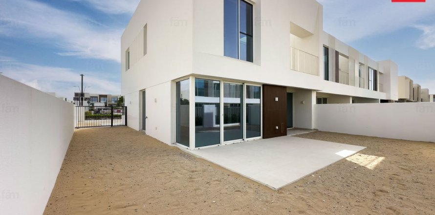 Townhouse in Dubai, UAE 4 bedrooms, 257.5 sq.m. № 682116