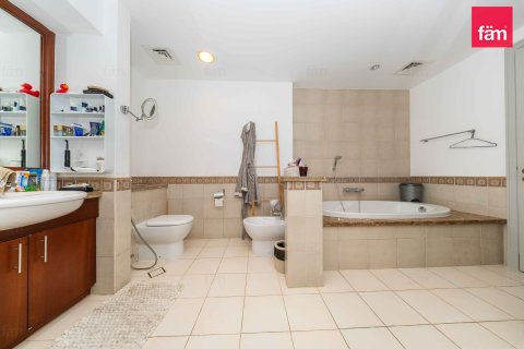 Lägenhet till försäljning i Palm Jumeirah, Dubai, UAE 2 sovrum, 166.7 kvm Nr. 760556 - fotografi 9