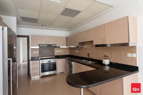 Villa in Dubai, UAE 4 bedrooms, 380.3 sq.m. № 708304 - photo 3