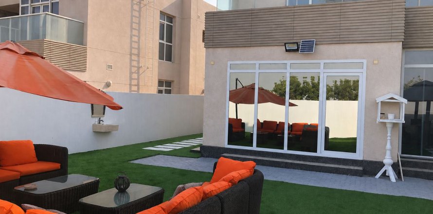 Villa in Dubai, UAE 4 bedrooms, 380.3 sq.m. № 708304
