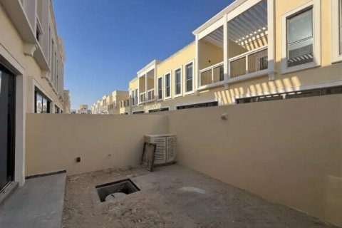 Kamienica na sprzedaż w Damac Lagoons, Dubai, ZEA 5 sypialnie, 220 mkw., nr 692731 - zdjęcie 3