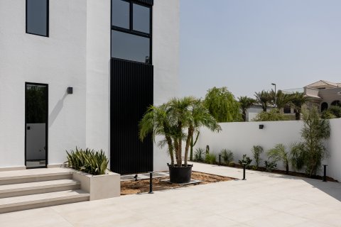 Villa para arrendamento em Umm Suqeim, Dubai, EAU 4 quartos, 1086.59 m2 № 750950 - foto 2