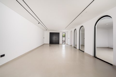 Villa para arrendamento em Umm Suqeim, Dubai, EAU 4 quartos, 1086.59 m2 № 750950 - foto 3