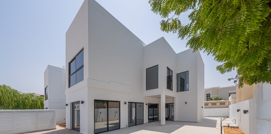 Villa em Umm Suqeim, Dubai, EAU 4 quartos, 1086.59 m2 № 750950