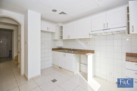 Városi lakóépület itt: The Springs, Dubai, EAE, 2 hálószoba, 263 m², azonosító: 704769 - fénykép 13