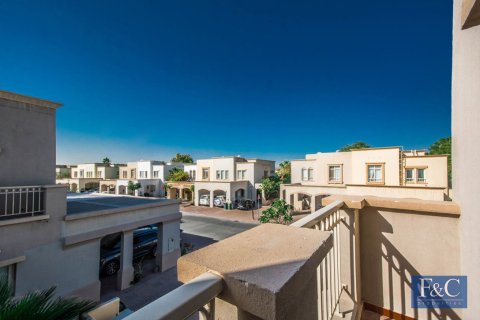 Városi lakóépület itt: The Springs, Dubai, EAE, 2 hálószoba, 263 m², azonosító: 704769 - fénykép 16