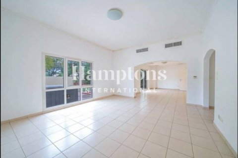 Villa zur Miete in Meadows, Dubai, VAE 3 Schlafzimmer, 310.76053500 m2 Nr. 651542 - Foto 11