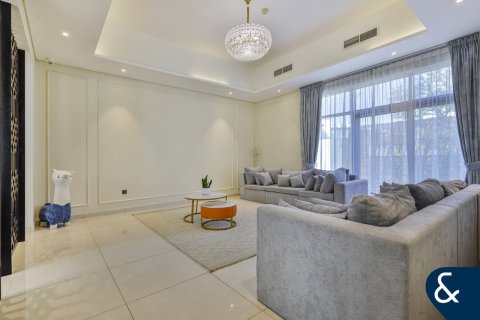 Vila v Al Furjan, Dubai, SAE 5 spální, 600 m2 č. 667134 - Fotografia 9