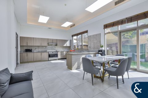 Vila v Al Furjan, Dubai, SAE 5 spální, 600 m2 č. 667134 - Fotografia 10