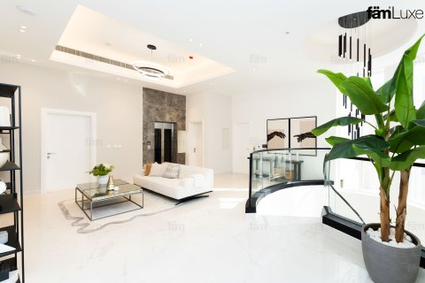 Villa en venta en Al Wasl, Dubai, EAU 5 dormitorios, 994.2 m2 № 597938 - foto 15