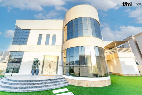 Villa en venta en Al Wasl, Dubai, EAU 5 dormitorios, 994.2 m2 № 597938 - foto 4