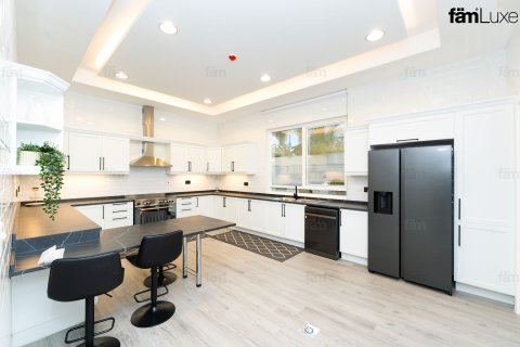 Villa en venta en Al Wasl, Dubai, EAU 5 dormitorios, 994.2 m2 № 597938 - foto 21